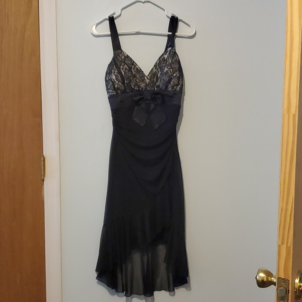 Lace A symmetrical dress